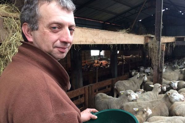 Sylvain Ray est éleveur de brebis dans l'Allier, il a remporté une médaille d'argent au salon de l'agriculture en 2017. 