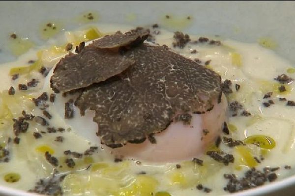 L'oeuf cuit à 63°sauce poulette et truffes.