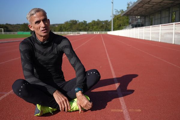 À 56 ans, Mustapha El Ahamadi : toujours le même sourire, toujours la même gentillesse, et toujours la même passion pour la course. Mous, toujours la classe !