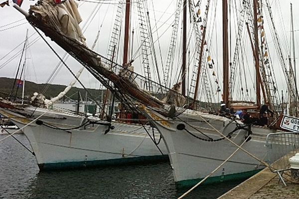 L'Etoile et La Belle Poule dans le port de Fécamp en 2012