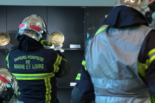 En cas d'incendie à la cathédrale d'Angers, les pompiers doivent suivre un plan de sauvegarde pour évacuer certaines œuvres en priorité.