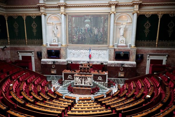 Depuis dimanche 16 juin, nous connaissons les listes de candidats qui se présenteront aux élections législatives des dimanches 30 juin et  7 juillet. Découvrez les candidats dans les circonscriptions du Puy-de-Dôme.