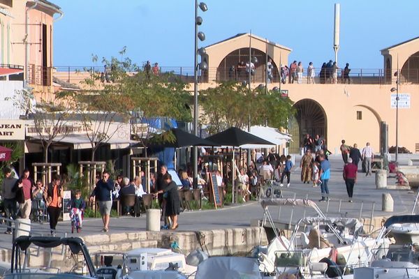 Le Vieux port de Bastia, l'un des lieux favoris des touristes lors de leur visite de la ville.