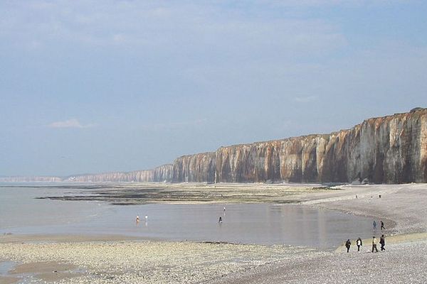 Soleil voilé et nuages discrets sur la Normandie