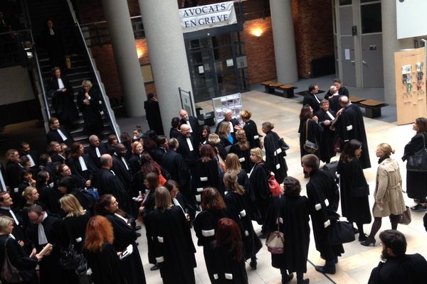 Les avocats du barreau de Dijon entament ce mardi 27 octobre 2015 une grève totale des audiences.