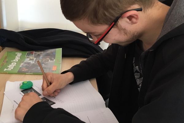 Prendre ses cours au crayon de papier, un premier pas pour éliminer le plastique !