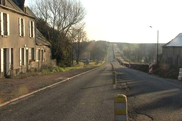 Loucelles ce mercredi. Aucun véhicule à l'horizon. Le calme retrouvé pour les riverains.