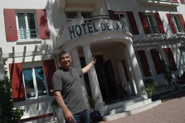 Marie Henri Bacqueyrisse, le vrai directeur de l'hôtel de la Plage à Ronce-les-Bains où se tourne la série de France 2