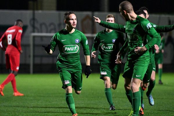 La joie des joueurs de la GS Pontivy après leur but face à Grand-Quevilly en Coupe de France