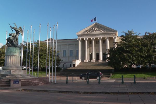 Le collectif citoyen en soutien à Caroline Gendron déposera une pétition au tribunal d'Angers jeudi 28 septembre à 15h30.