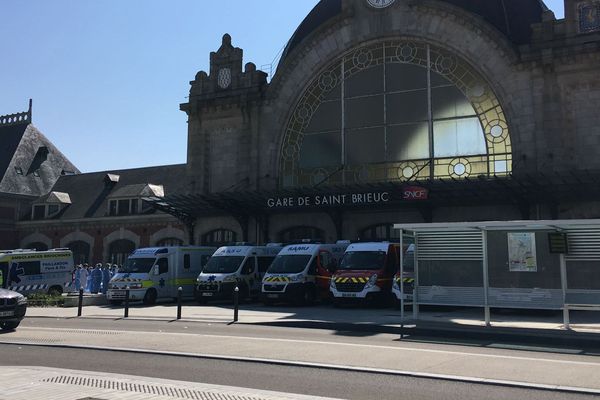 Les ambulances à la garde de Saint-Brieuc, prêtes à accueillir le train médicalisé 