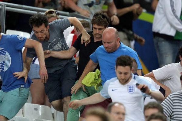 L'UEFA tient à "exprimer publiquement son soutien pour le travail et les efforts des autorités françaises et les forces de l'ordre pour assurer le bon déroulement et la sécurité du tournoi". 