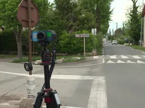 Équipé de jumelles, le radar permet de repérer à plus de 400 mètres un automobiliste en excès de vitesse.