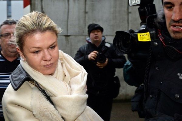 Corinna Schumacher devant le CHU de Grenoble-La Tronche le 3 janvier. 