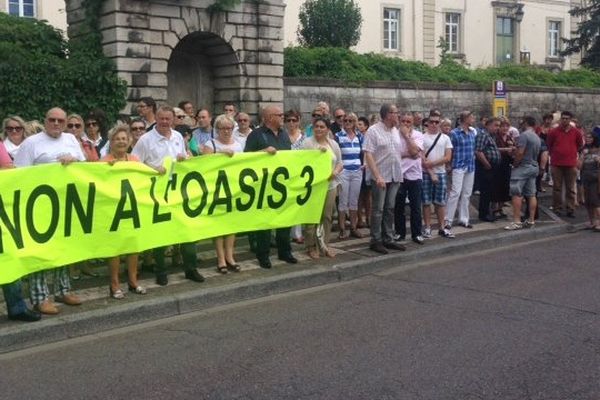 Une centaine de commerçants mobilisée contre le projet Oasis