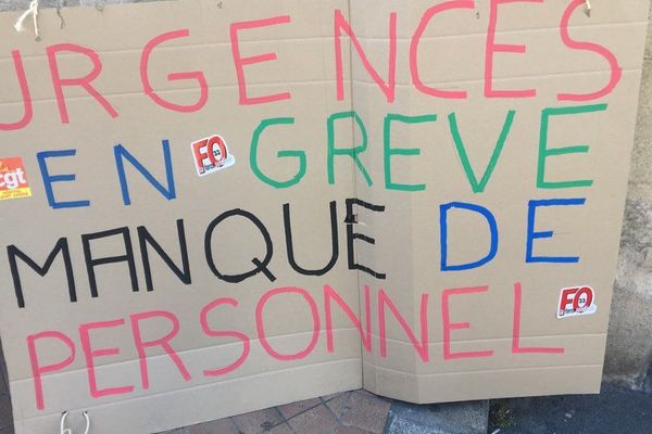 Réunis en assemblée générale, les agents des urgences du CHU Pellegrin ont voté la grève ce mardi 14 mai. 