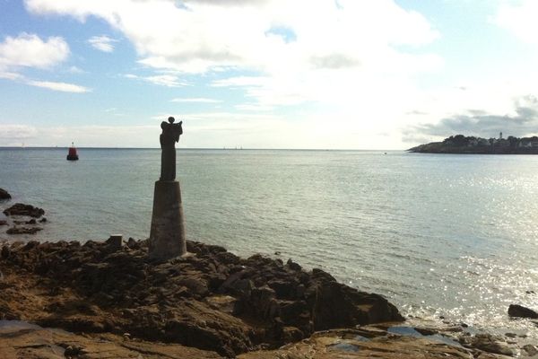 Le naufrage a eu lieu à l'entrée du golde du Morbihan. Ici, la pointe de Kerpenhir à Locmariaquer face à Port Navallo