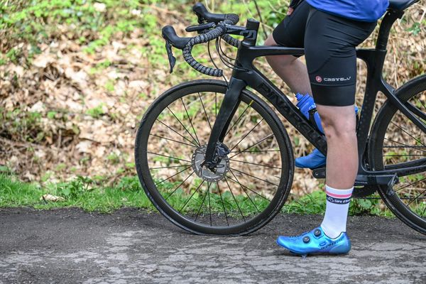 Un cycliste de 75 ans a été retrouvé mort en pleine rue près de Rouen (Seine-Maritime).