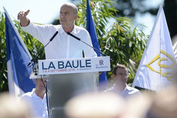 Alain Juppé lors de son intervention à l'Université d'été de son parti Les Républicains à La Baule le 3 septembre 2016.