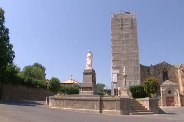 Le clocher de Roujan, dans l'Hérault, en pleine restauration - 4 juin 2015