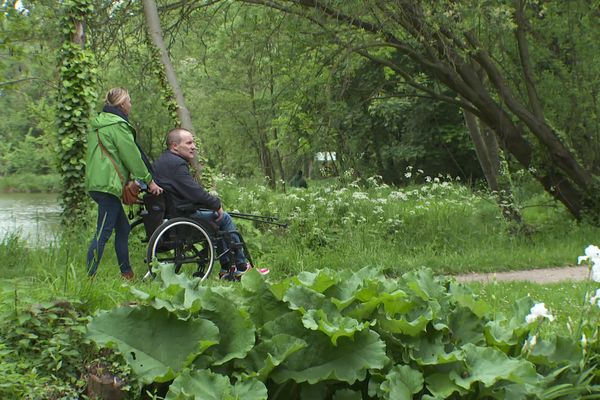 Pour permettre aux personnes en fauteuil roulant d'accéder aux hortillonnages d'Amiens, un ascenseur ainsi qu'une barque adaptée seront bientôt installés.