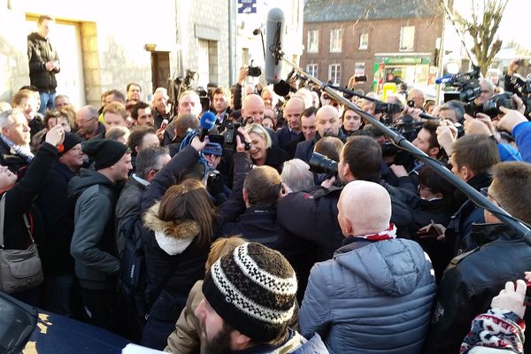 Marine Le Pen en visite à Ecouis dans l'Eure le vendredi 6 janvier 2017.