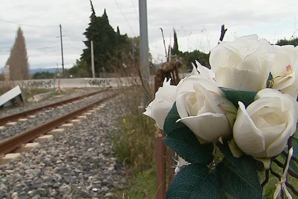 Le passage à niveau, lieu de l'accident entre un bus scolaire et un train, à Millas, dans les Pyrénées-Orientales. - décembre 2018