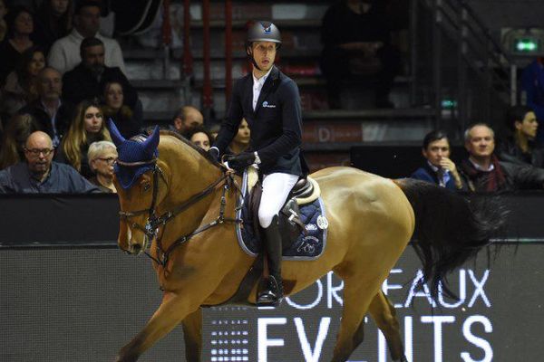 Le belge Pieter Devos et son cheval Espoir, hongre néerlandais de 14 ans, se sont montrés les plus rapides des dix barragistes.