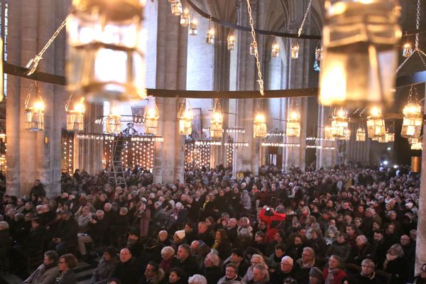 Ce dimanche, une messe officielle était célébrée à la cathédrale d'Amiens, suivie d'une conférence, d'une visite et d'une veillée. 