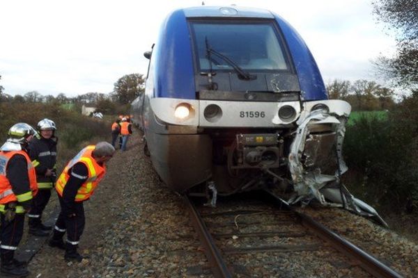 Le TER à Berneuil après l'accident