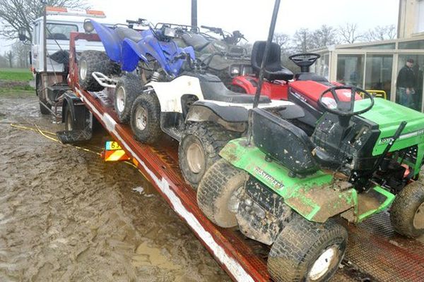 Un lourd butin découvert lors des perquisitions : des tracteurs-tondeuses, trois quads et divers matériels de bricolage.