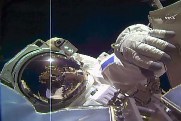 Le 22 avril prochain, Thomas "in the sky with diamonds" Pesquet, l'astronaute français que l'on ne présente (presque) plus s'envolera depuis la Floride pour sa deuxième mission à bord de la station spatiale internationale (ISS). Ca nous laisse le temps de nous préparer ... à le voir passer 16 fois par jour et à rêver un peu.