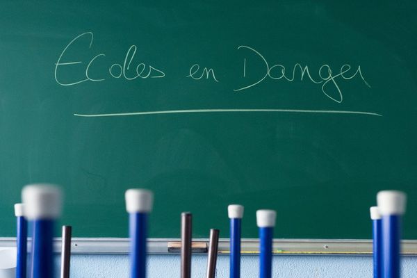 Archives- Les candidats aux municipales à Marseille interpellés par un collectif de parents d'élèves sur l'état actuel des écoles.