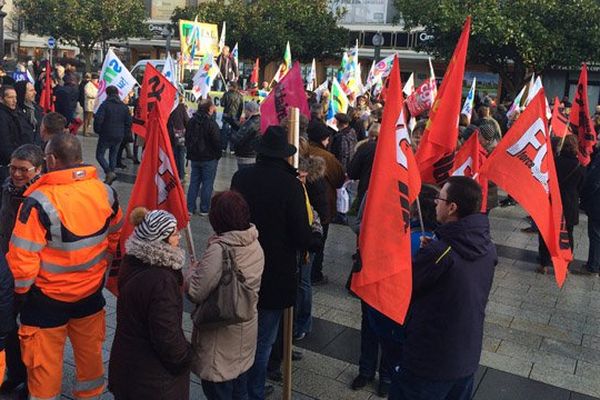 Rassemblement ce mardi matin sur la place du théâtre de Caen avant une manifestation contre le gel du point d'indice des fonctionnaires