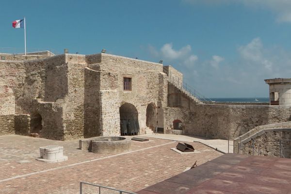 Avec son architecture particulière et son histoire, la Tour Royale de Toulon est l'un des monuments à découvrir à Toulon.