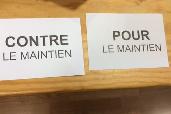 Le vote s'est déroulé à bulletin secret. 