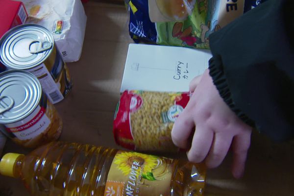 "Avec les factures, à la fin du mois, c'est compliqué. Il ne me reste que 100 euros", Marine, bénéficiaire de l'aide alimentaire.