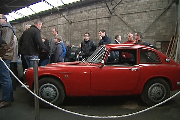 Un véhicule ancien dans le hangar de Cléguérec