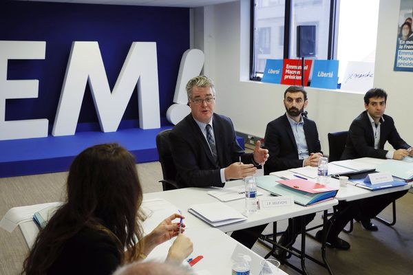 Une conférence de presse d'En marche! avec Jean-Paul Delevoye