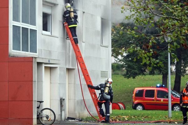 Incendie au premier étage de la tour Bossuet, plusieurs personnes ont été évacuées