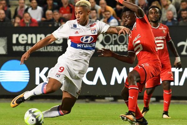 Mariano Diaz, à gauche, lors du match OL-Stade Rennais, vendredi 11 août 2017.