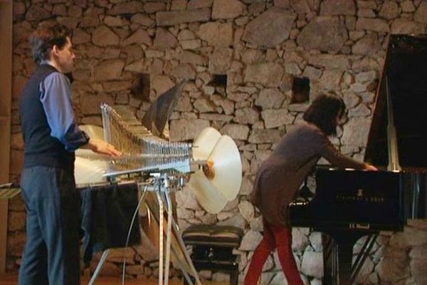 La pianiste Sae-Jung Kim avec l'ensemble Hope, répétition mars 2013, Solignac (La Borie)