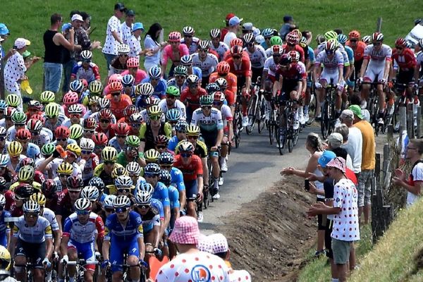 Des routes, des coureurs et des spectateurs : c'est la recette du succès du Tour de France, inchangée depuis 1903.