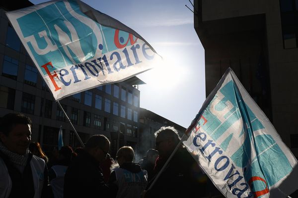 Manifestation des syndicats contre la privatisation du réseau TER en février 2017.