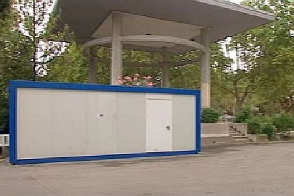 Montpellier - le kiosque Bosc et la cabane de chantier où l'ado de 15 ans a été tué à coup de couteau, lors d'une rixe - 30 juillet 2015.