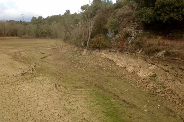 Le lac de Villegly à sec, du jamais vu en plein hiver. Janvier 2016