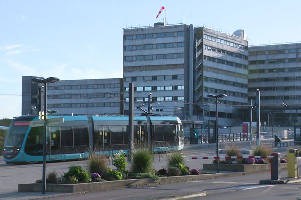 Le CHU de Besançon a déprogrammé 60 à 65% des opérations chirurgicales prévues.