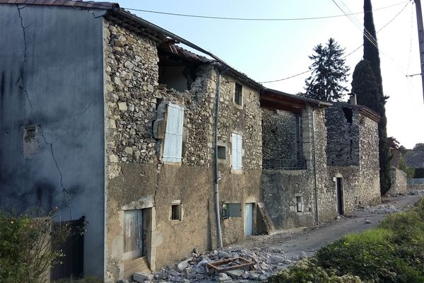 Le séisme qui a frappé l'Ardèche et la Drôme a fait des dégâts importants dans certaines communes ... ici le quartier de la Rouvière (Le Teil) le 13/11/19