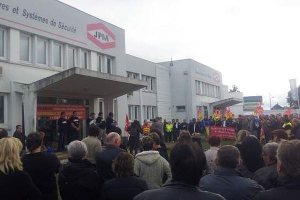 Mardi 9 octobre, manifestation devant l'entreprise JPM menacée de fermeture à Avermes dans l'Allier