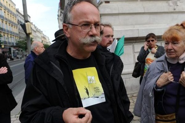 Manifestation de soutien à cinq militants de la confédération paysanne mis en examen à la suite de dégradations sur le chantier de la ferme des "Mille Vaches" dans la Somme- 30 mai 2014